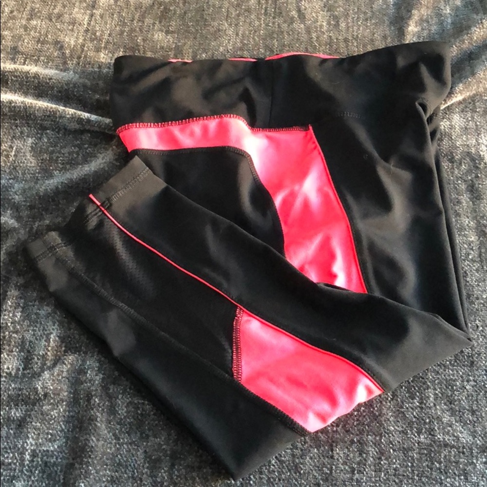 Black and pink active wear capris